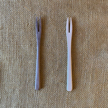 Load image into Gallery viewer, Maple & Walnut 6" Pick